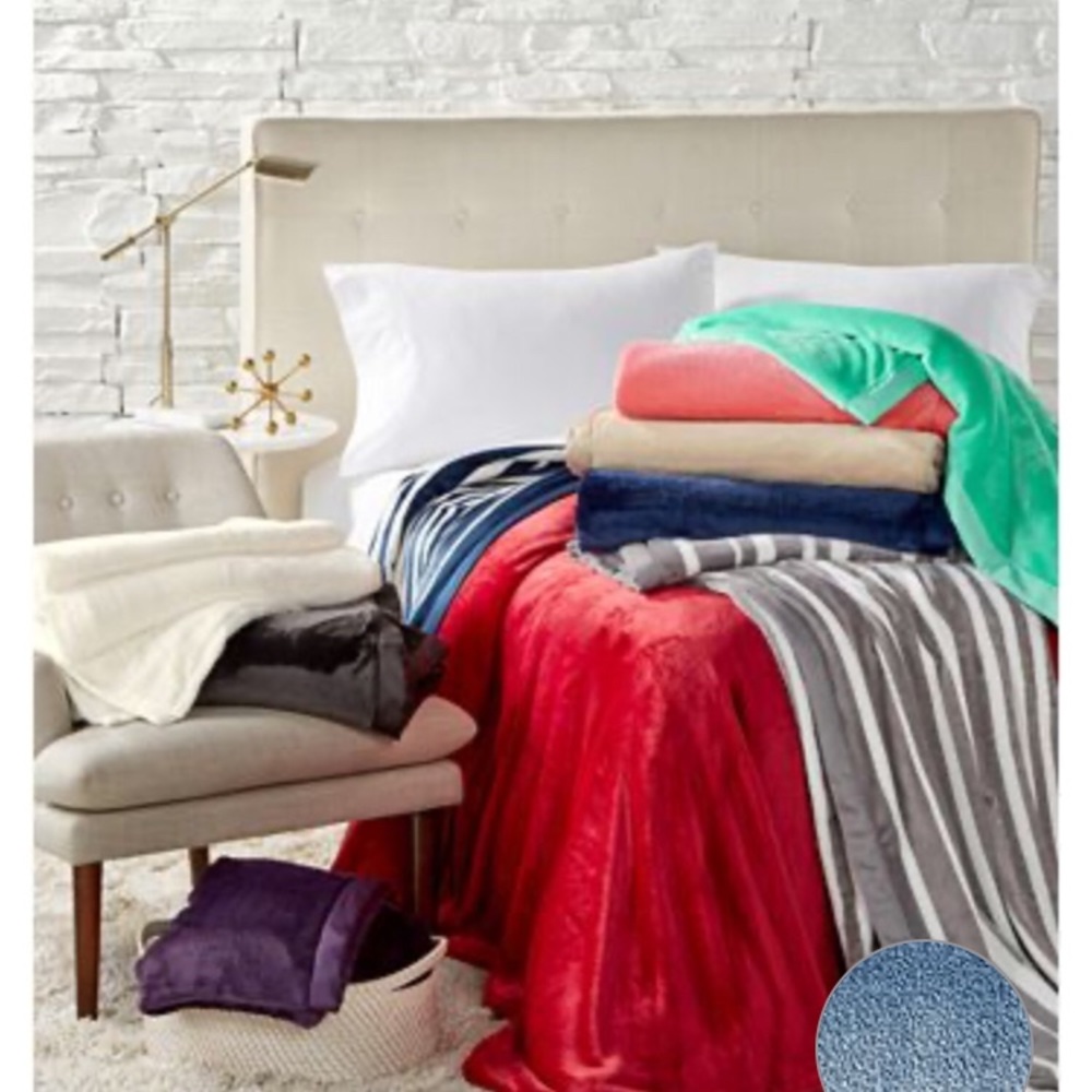 Berkshire
Classic Velvety Plush Twin Blanket. - Picture 2 of 6